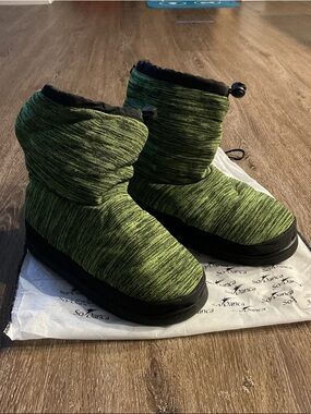 So Danca Women's Green Insulated Booties